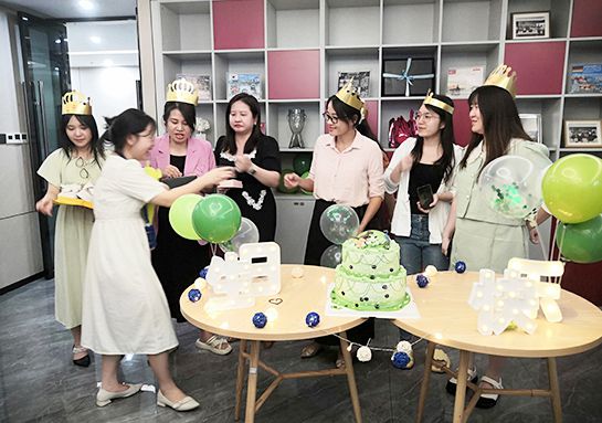 ����Ծ����ɫ������